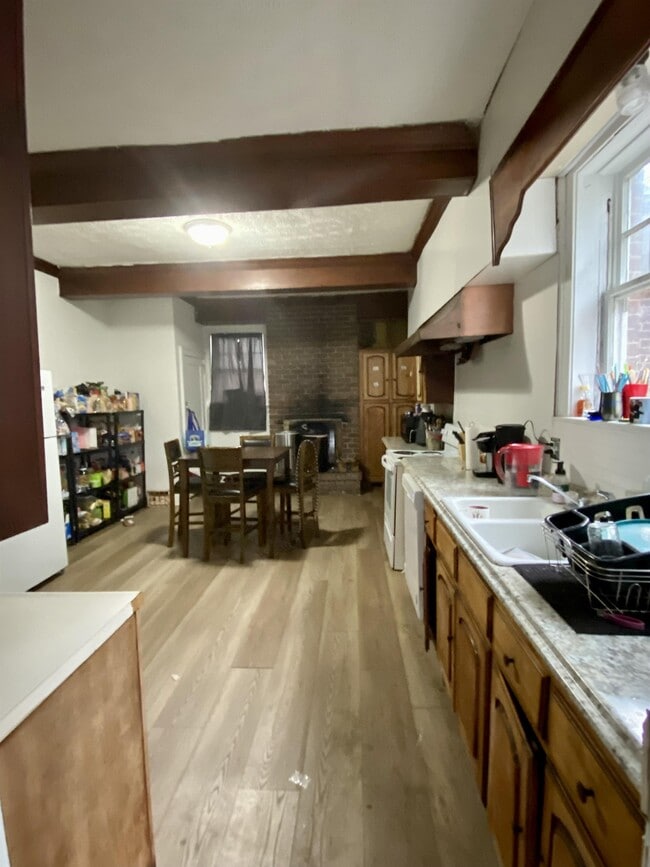 Building Photo - 1500 5th Ave