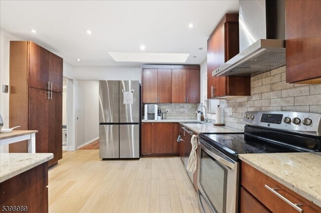 Foto del edificio - 65 Aspen Dr