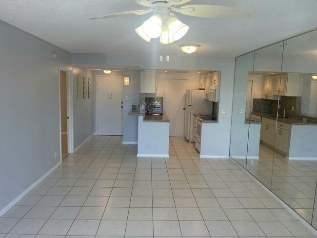 Building Photo - 720 Orton Ave