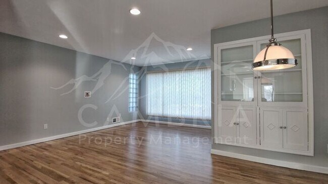 Foto del edificio - Beautiful 4 Bedroom Home in Sugarhouse