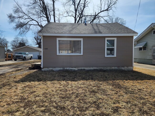 Building Photo - 1 Bedroom 1 Bath Home