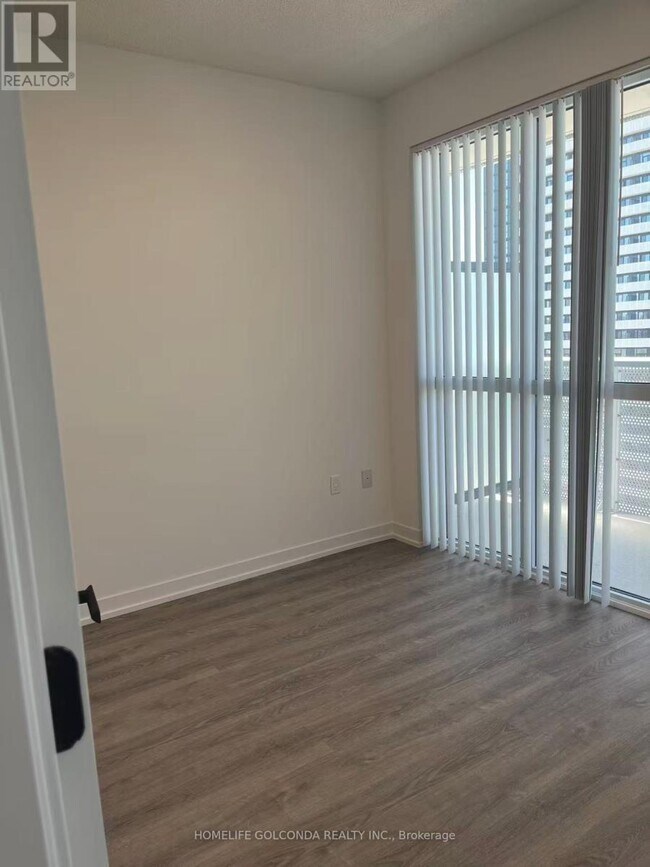 Photo du bâtiment - 8 Interchange Wy