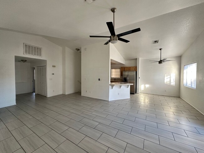 Building Photo - Beautiful 2 Master Bedroom Townhouse!!