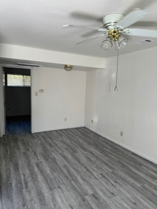 Building Photo - 6306 Tulsa Rd