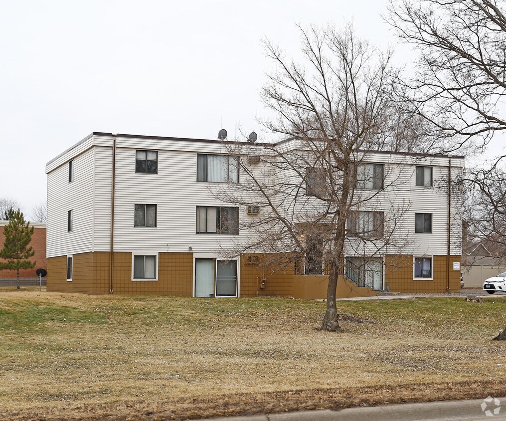 Building Photo - 318 6th St W