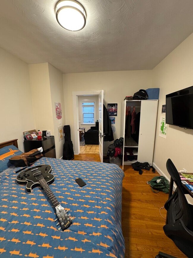 Foto del edificio - UniQue 5 bed BU Apt for you 9/1/26