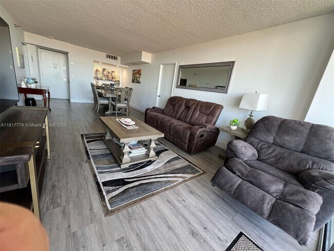 Building Photo - 20505 E Country Club Dr