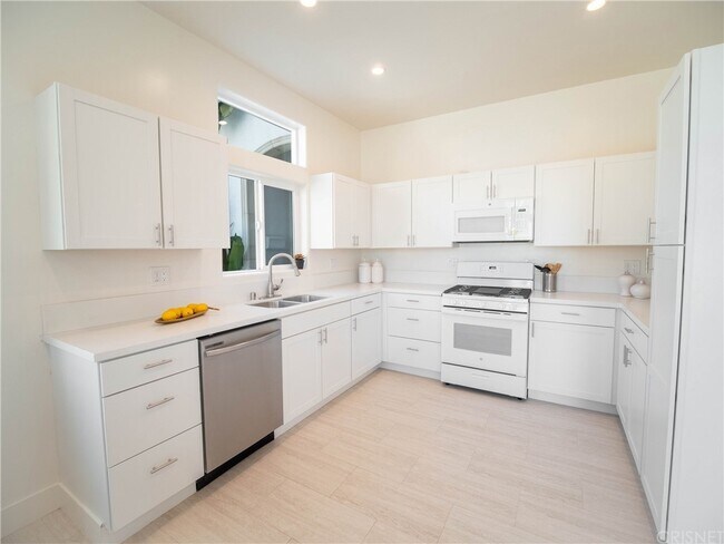 Foto del edificio - 22446 Criswell St