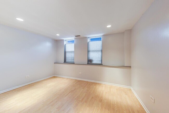 Building Photo - 1633 W Superior St
