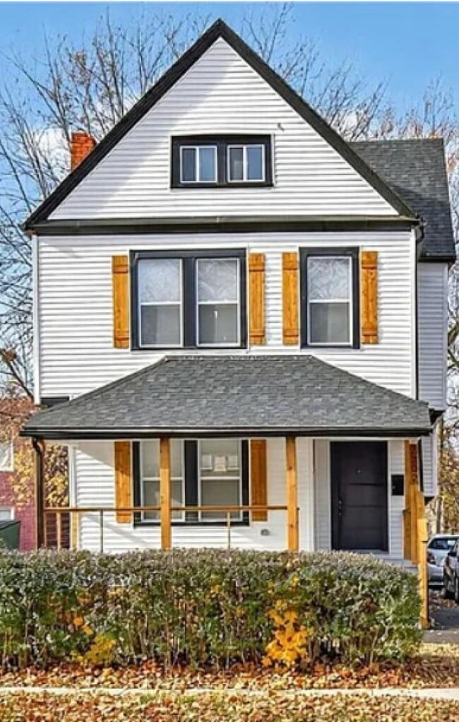 Building Photo - 2202 E 100th St