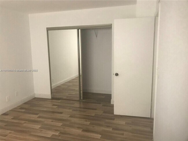 Foto del edificio - 3231 NW 102nd Terrace