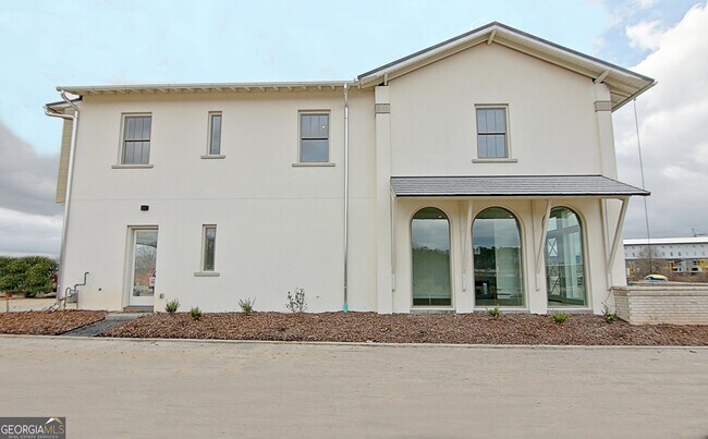 Building Photo - 640 Heatherden Ave