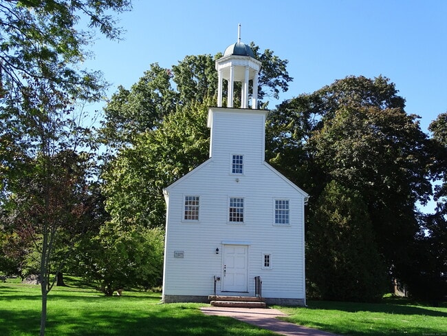 Building Photo - 146 Montowese St