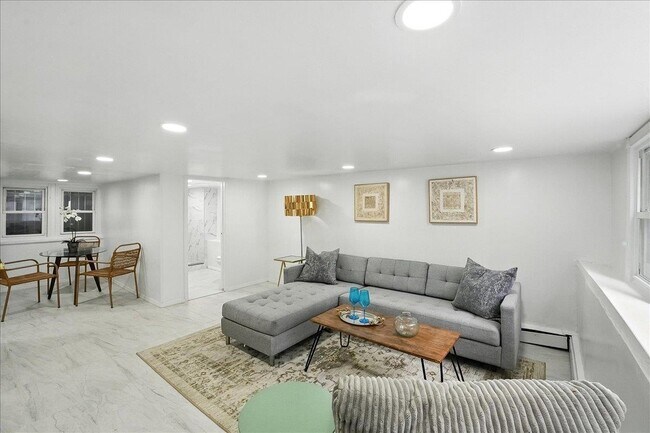 Building Photo - 283 GRIFFITH St