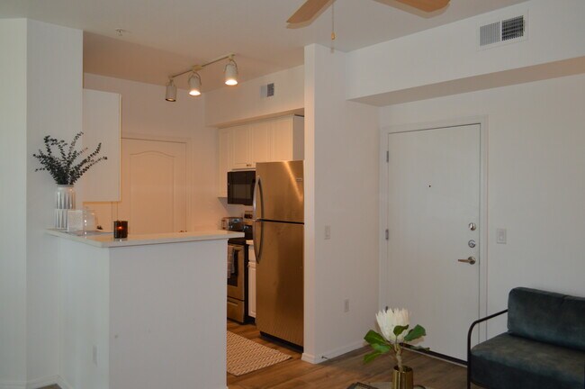 Building Photo - 1701 E Colter St