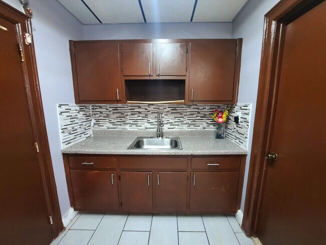 Kitchen - 149 W 10th St