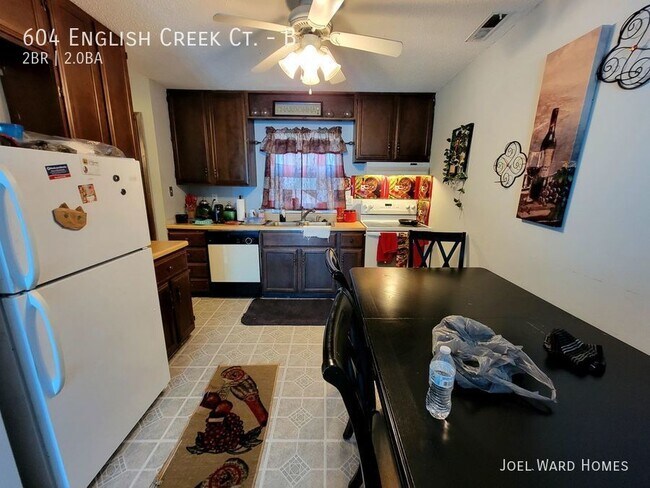 Building Photo - Cute 2 Bedroom 1.5 Bath Condo on a Quiet C...