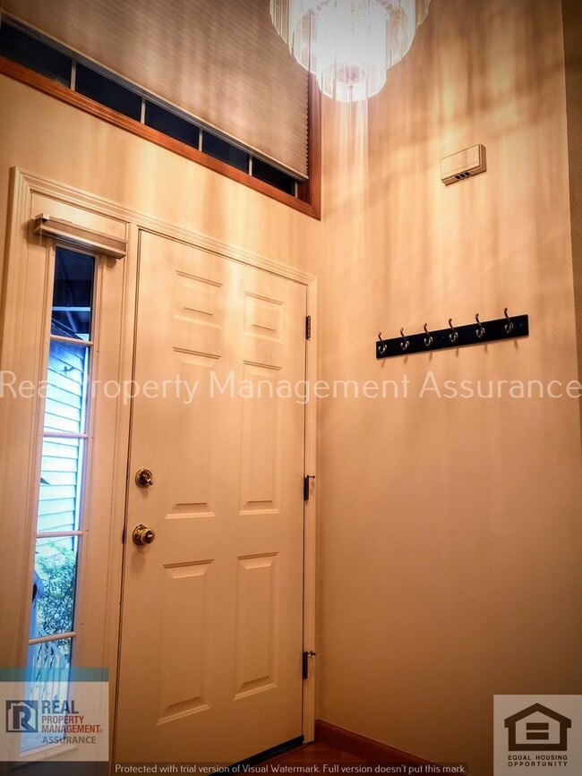 Building Photo - 2067 Sunray Cir