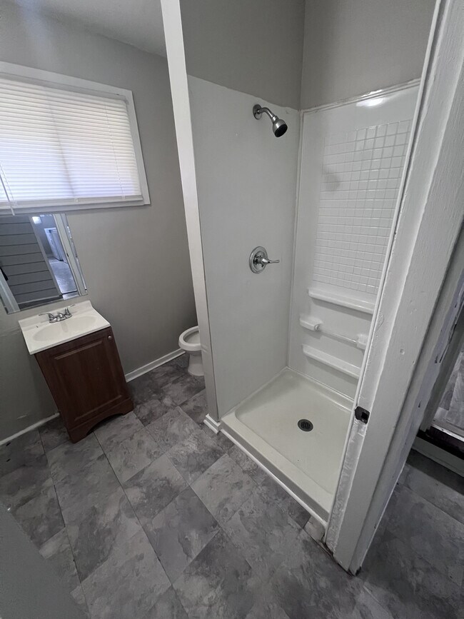 Foto del edificio - Room in House on Nations Ford Rd