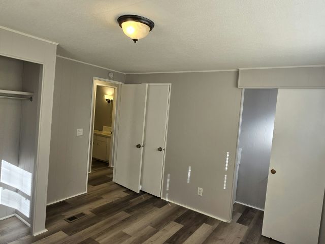 Foto del edificio - 206 50th Avenue Plaza W