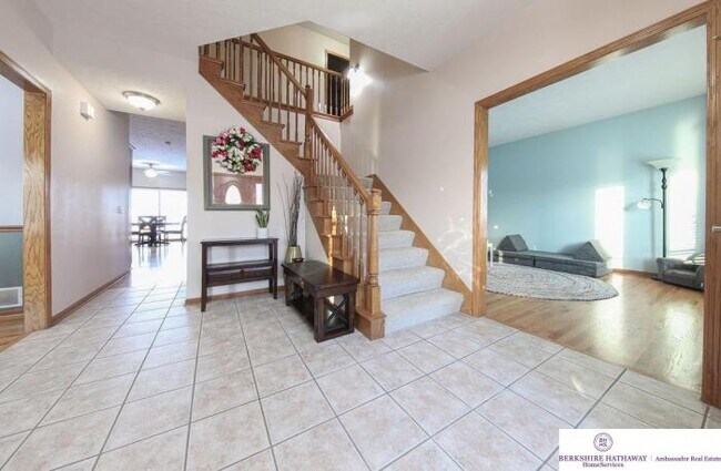 Building Photo - 4 bedroom in Omaha NE 68116