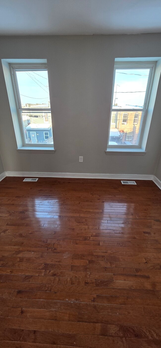 Building Photo - 437 N Montford Ave