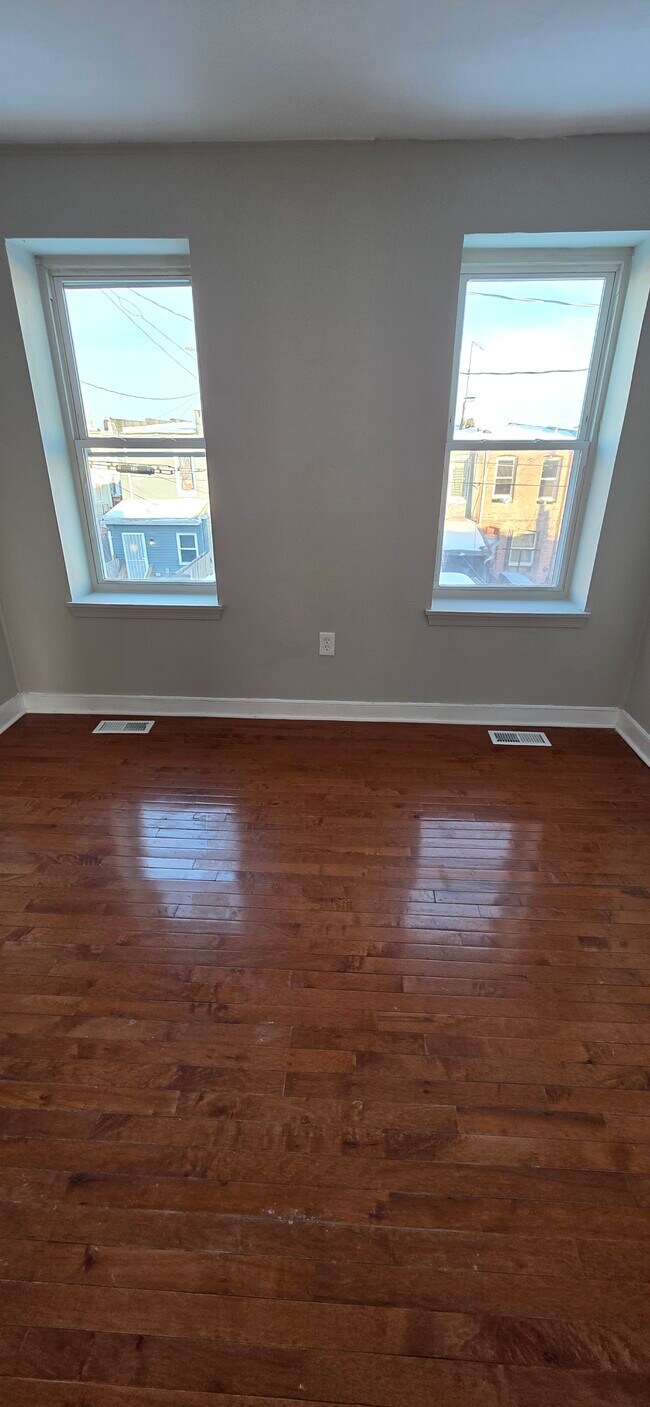 Foto del edificio - 437 N Montford Ave