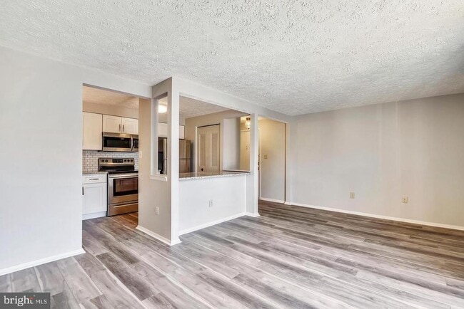 Building Photo - 3501 Wedgewood Ct