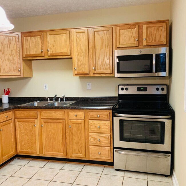 Building Photo - 3 br, 1 bath House - 3700 Freedom Way