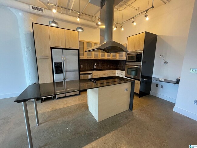 Building Photo - 2201 5th Ave S