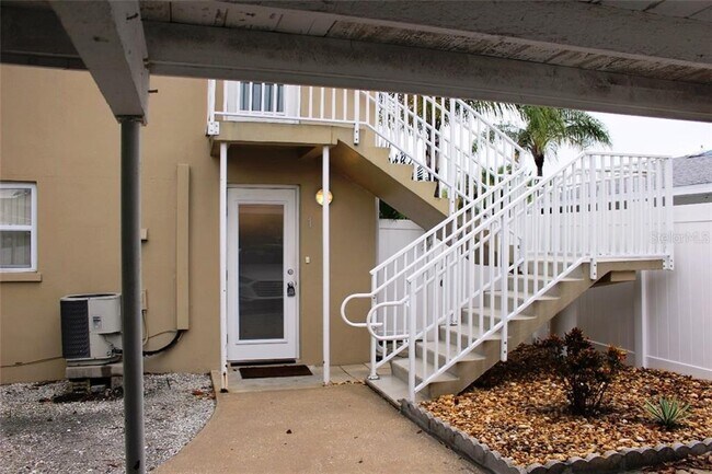 Building Photo - 2186 Edythe Dr