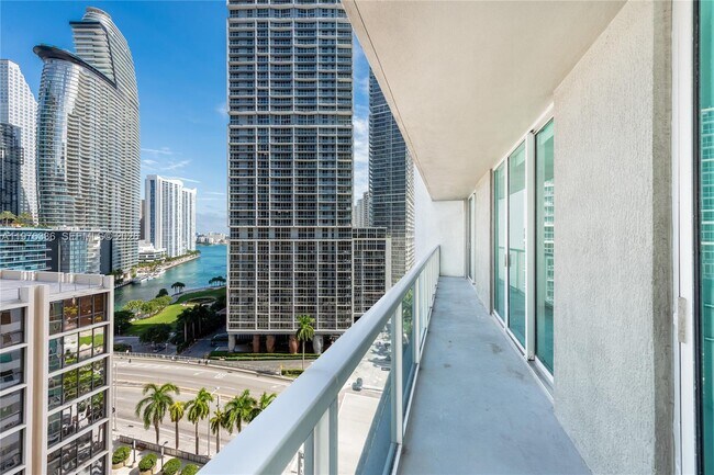 Building Photo - 500 Brickell Ave