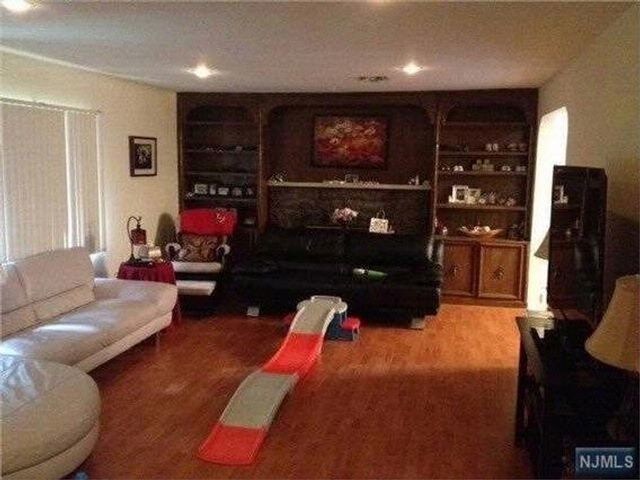 Building Photo - 199 Whitman St