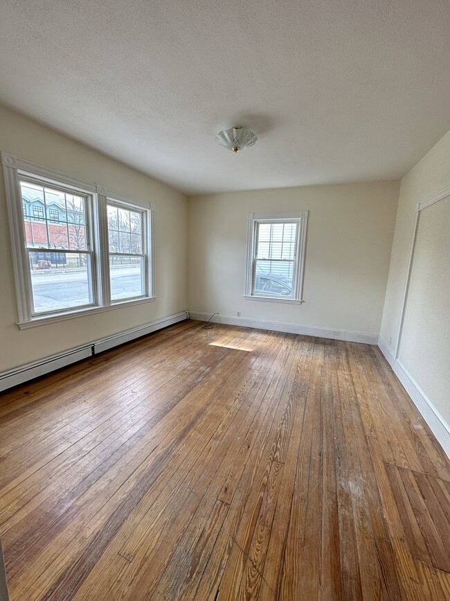 Front Bedroom - 505 Main St