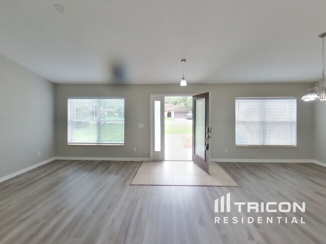 Building Photo - 9241 Sanborn St