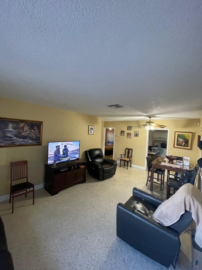 Foto del edificio - 3612 NW 5th St