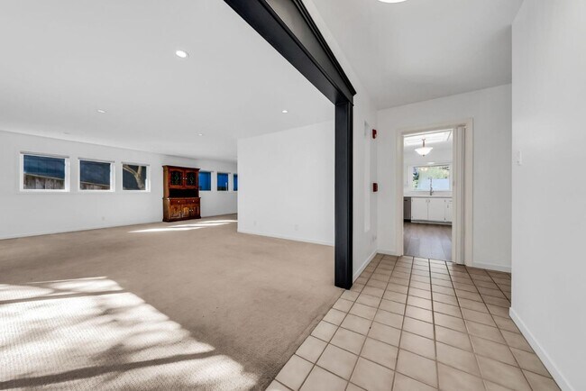 Building Photo - 280 Angelita Ave