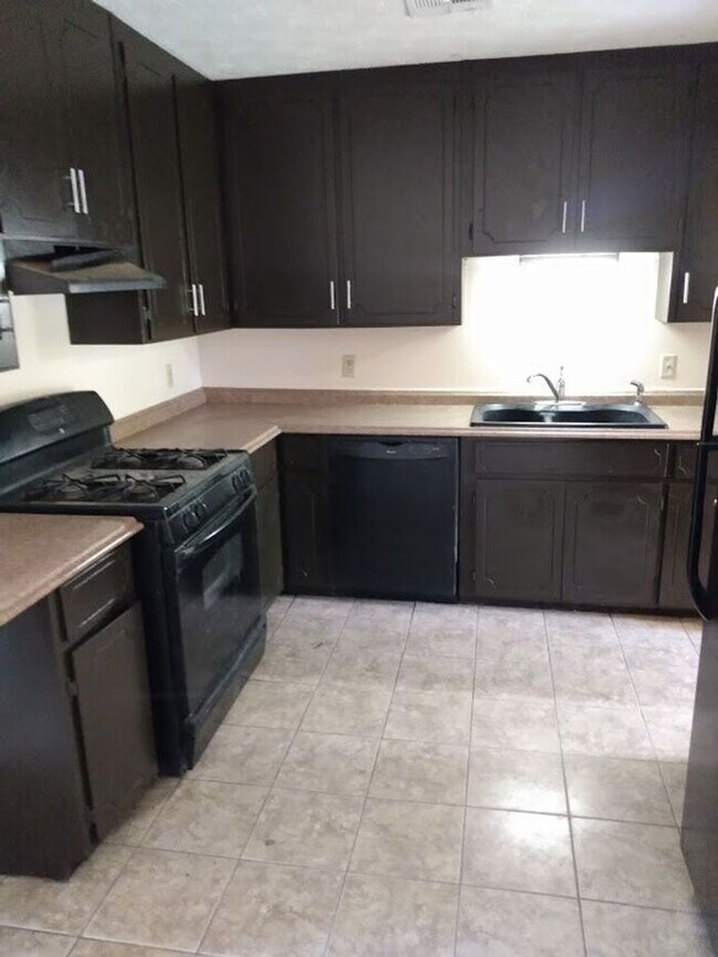 Building Photo - Peaceful quiet country living, cute 3/2 Br...