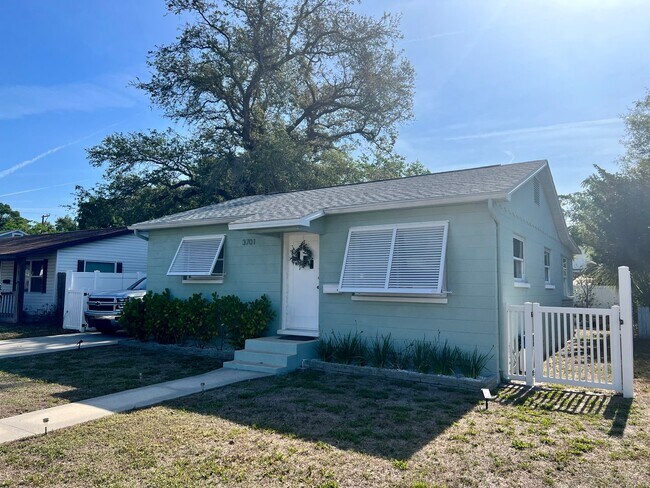 Foto del edificio - 2 Bed/1Bath/1 Car Garage Home
