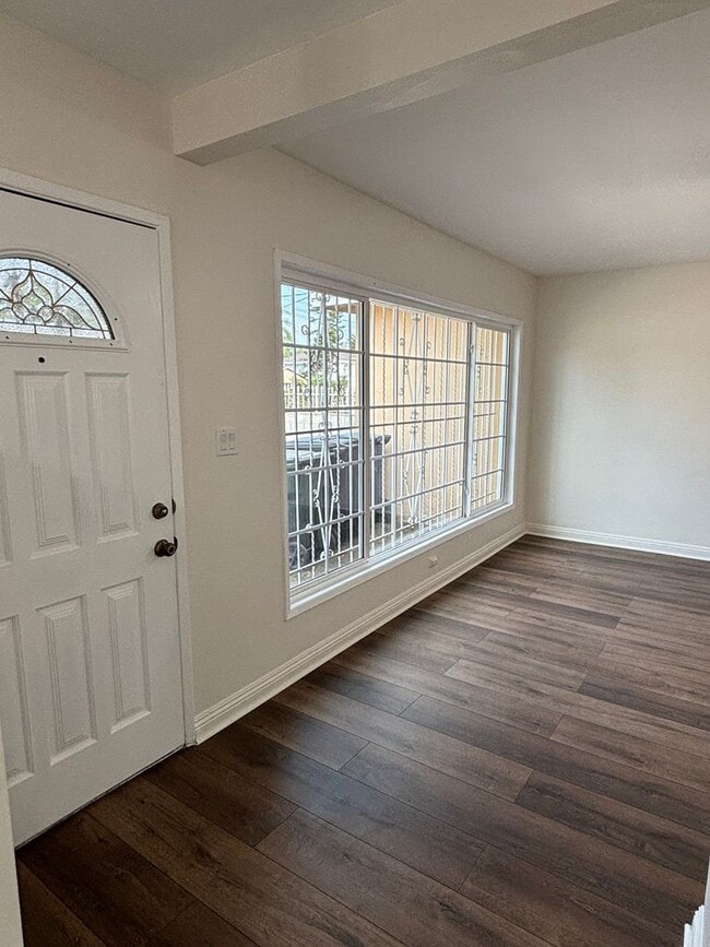 Building Photo - 2400 E 130th St