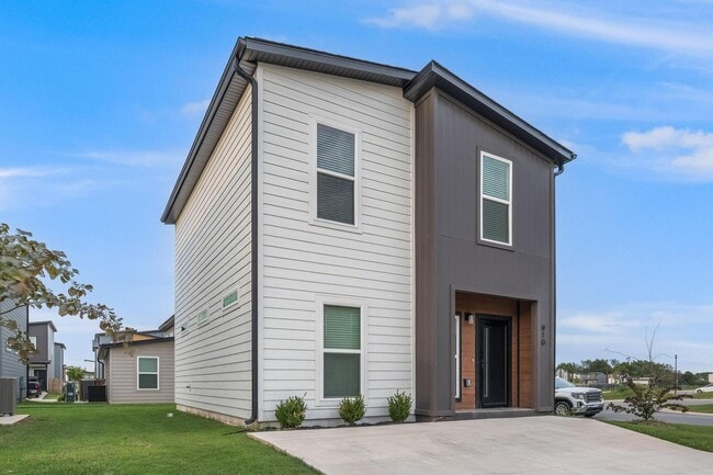 Building Photo - Bright and Modern 2BR, 2.5 Bath Rental in ...