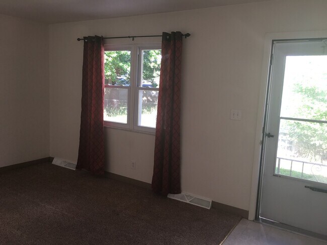 Foto del edificio - Central Air 2 Bedroom