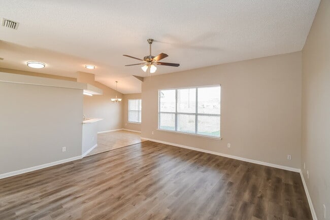 Building Photo - 2711 Ravine Hill Dr
