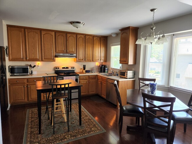 EAT-IN KITCHEN (includes bay window, pantry, and laundry closet) - 12604 Paget Ct