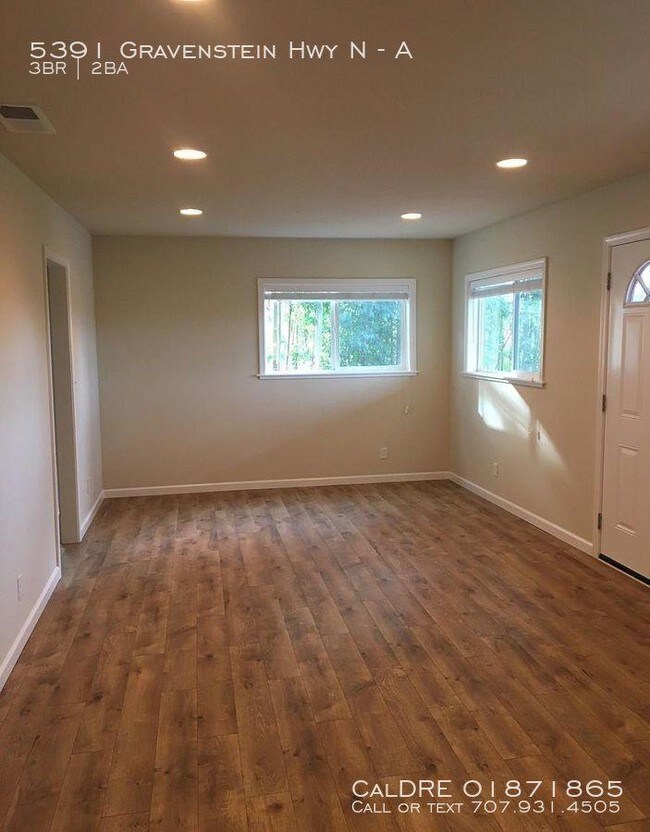 Building Photo - 3 bedroom in Sebastopol CA 95472