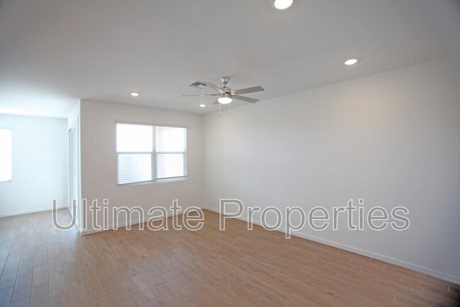 Foto del edificio - 17655 W Monroe St