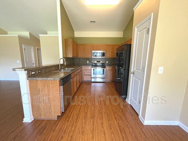 Building Photo - 902 Laurel Oak Ln