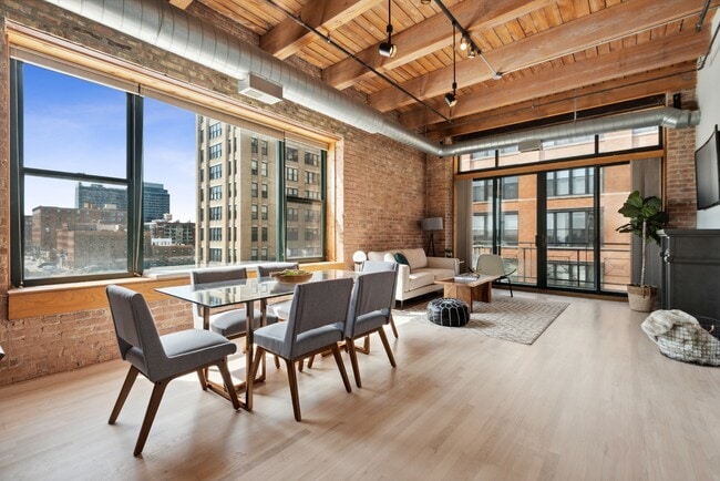 Building Photo - 701 W Jackson Blvd