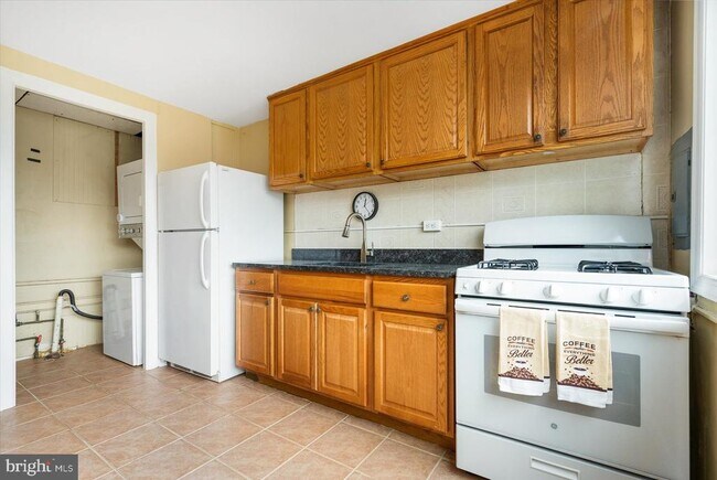 Building Photo - 3202 Tartarian Ct
