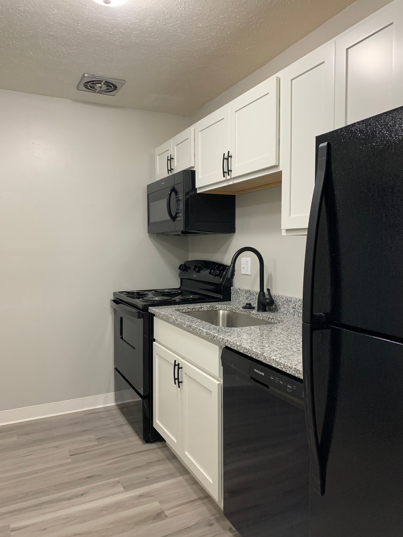 Queensdale Apartments – photo 2